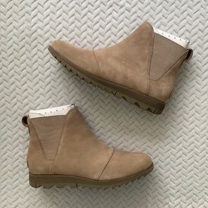 Sorel Harlow Chelsea Ankle Boots Size 7.5 Ash Brown. Like new.